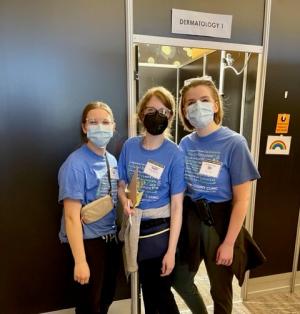 (l-r) Drs. Sidney Hoskins, Lisa Maier and Anna Tappel volunteering at the 2023 Seattle King County Clinic.