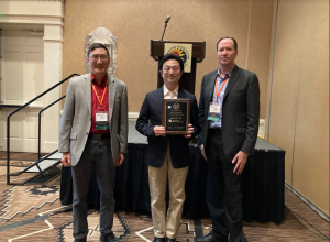 Dr. Kawasumi (center) receives the 2022 ASP New Investigator Award