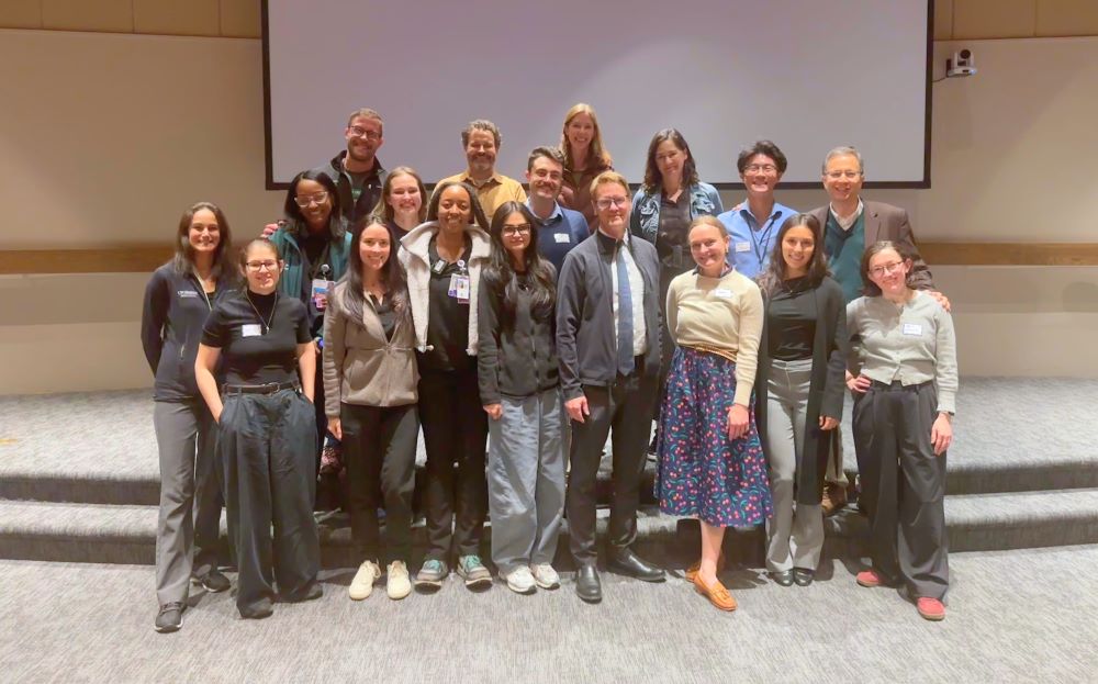 Group photo of trainees and faculty 
