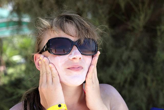For U.S. adolescents and young adults, melanoma incidence peaked around 2005, then fell sharply through 2015.